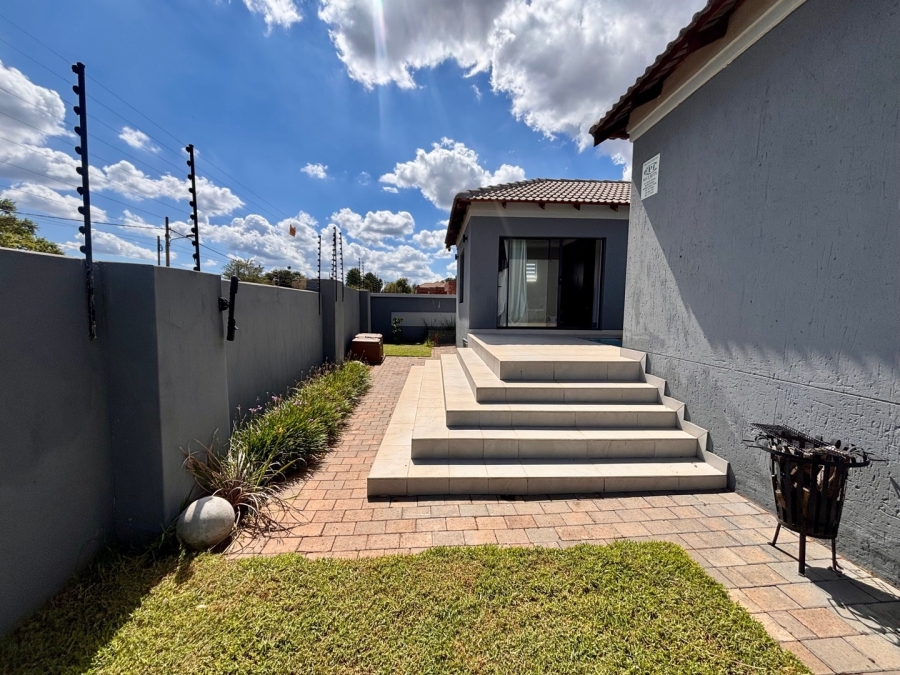 3 Bedroom Property for Sale in Wilkoppies North West